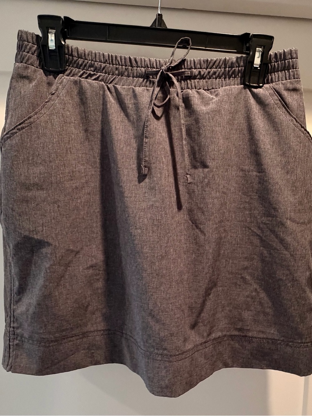 Lee women’s active skort - with pockets. Gray, women’s size Medium.